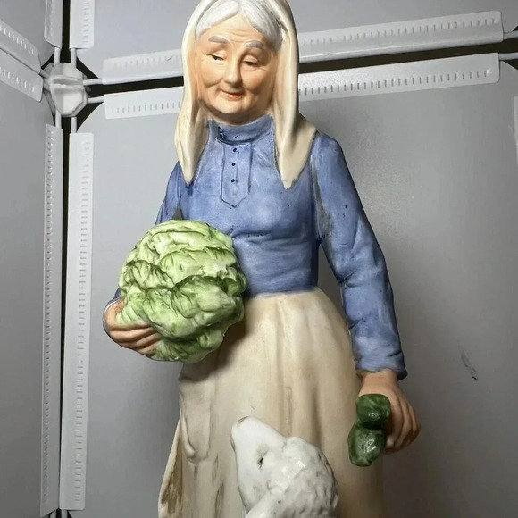 Homco Home Interiors Vintage Porcelain Figurine Farmer's Wife Feeding Lamb 8811 - Picture 4 of 8